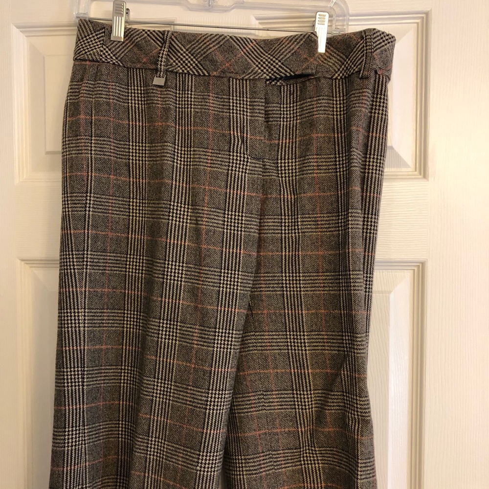 EUC brown plaid Capris pants- size 8-BCBG